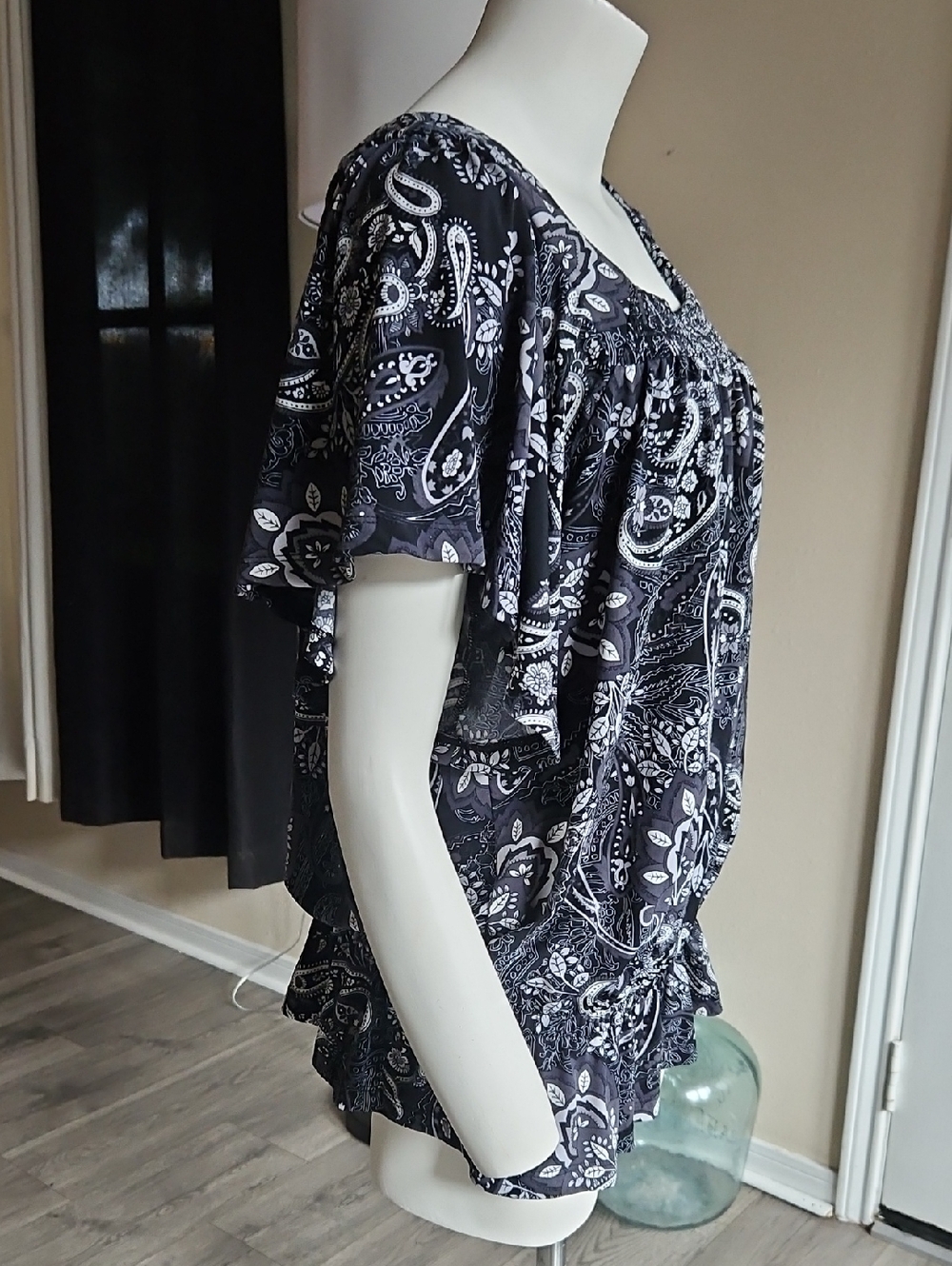2/$5 APT 9 Paisly Smocked Flowy Sleeve Blouse Size L - Black - Picture 2 of 9